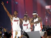 Basketbalové hvězdy Miami (zleva) Chris Bosh, Dwyane Wade a LeBron James.