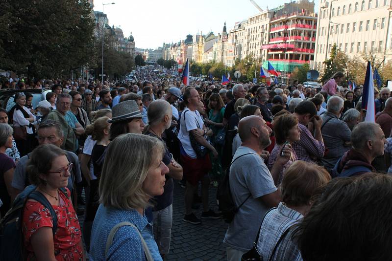 Demonstrace na Václavském náměstí v Praze u příležitosti výročí událostí z let 1968 a 1969