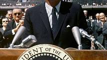 John F. Kennedy při legendárním projevu We choose to go to the Moon v září 1962.