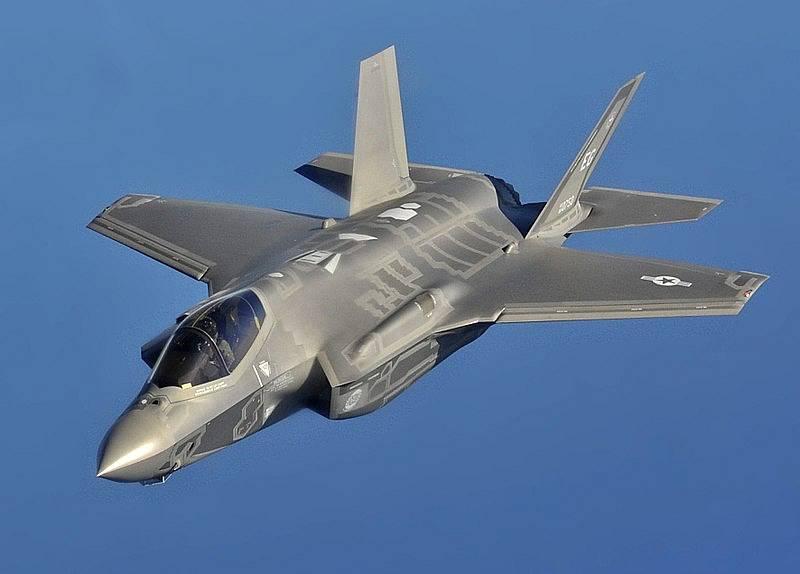 Bojový letoun Lockheed Martin F-35 Lightning II