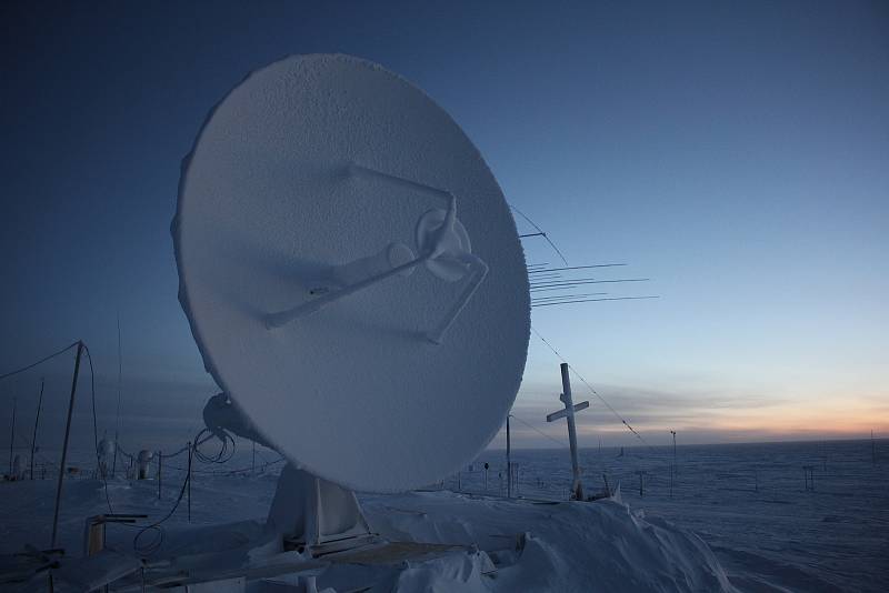 Na antarktické stanici Vostok klesá teplota až pod minus osmdesát stupňů Celsia.