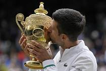 Novak Djokovič po svém šestém triumfu na Wimbledonu.