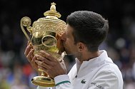 Novak Djokovič po svém šestém triumfu na Wimbledonu.