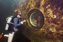 Vědec Joseph Dituri (na snímku) se snaží pokořit rekord v délce pobytu stráveného pod vodou.