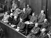 Ve své době bezprecedentním soudním řízením, při němž se světová veřejnost poprvé dozvěděla o obludných rozměrech nacistických zvěrstev.