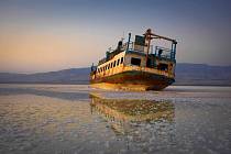 Kdysi největší blízkovýchodní jezero Orúmíje v Íránu je na kraji vyschnutí