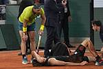 Rafael Nadal a zraněný Alexander Zverev v semifinále Roland Garros.