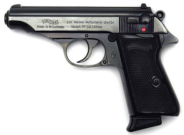 K vraždění používal pistoli Walther ráže 7,65 mm