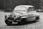 Škoda 440 na trati Rallye Monte Carlo v roce 1956. Měla tři stěrače čelního skla