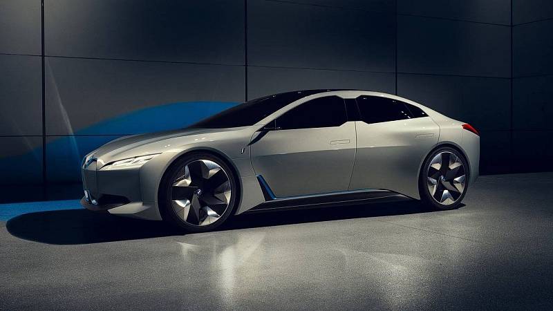 Koncept BMW i Vision Dynamics.