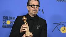 Gary Oldman s cenou v roce 2018 