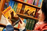 I knihkupectví v Hradci Králové začala nabízet poslední díl ságy o Harry Potterovi