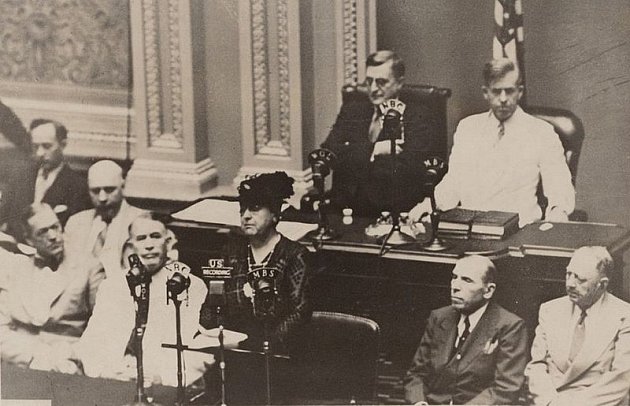 V roce 1942 vystoupila královna Vilemína Nizozemská jako vůbec první nizozemský panovník v historii s projevem v americkém Kongresu.