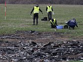 Nizozemští vyšetřovatelé našli na východě Ukrajiny mnoho dalších lidských ostatků a částí z malajsijského boeingu, který byl loni v polovině července v této oblasti sestřelen.
