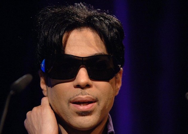  Ve věku 57 let dnes zemřel americký zpěvák a multiinstrumentalista Prince.