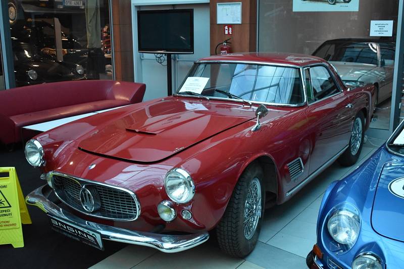 stejně jako toto nádherné kupé Maserati