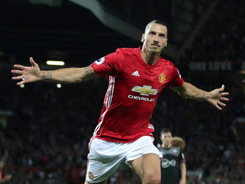 Zlatan Ibrahimovic z Manchesteru United se raduje z gólu.