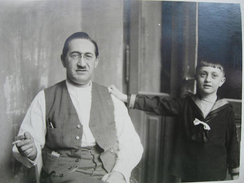 Felix Kolmer s tatínkem, 1928.