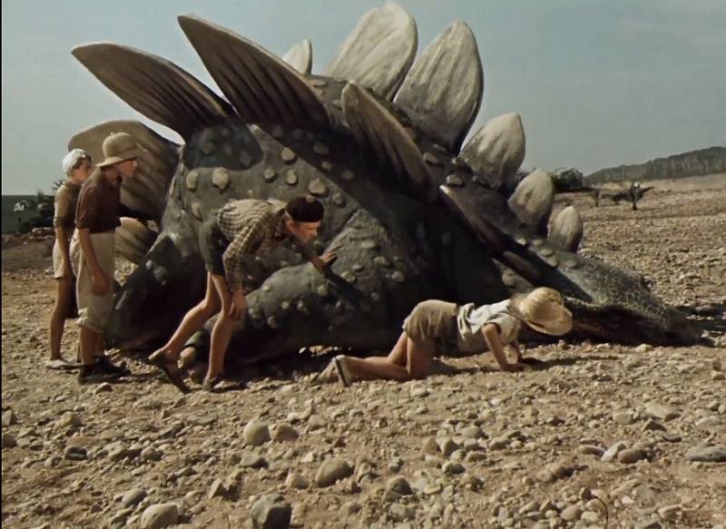 Slavný opancéřovaný stegosaurus samozřejmě nechyběl ani v legendární Cestě do pravěku režiséra Karla Zemana