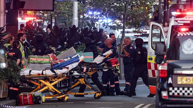 Un homme armé d’un couteau a été attaqué à Sydney.  Six personnes sont mortes, dont l’agresseur