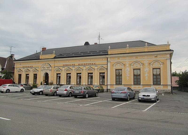 Ondrášovo jméno dnes nese ve Sviadnově jeden z hostinců, krčma U Matky Hedviky, v níž byl slavný zbojník zabit, se však nacházela jinde