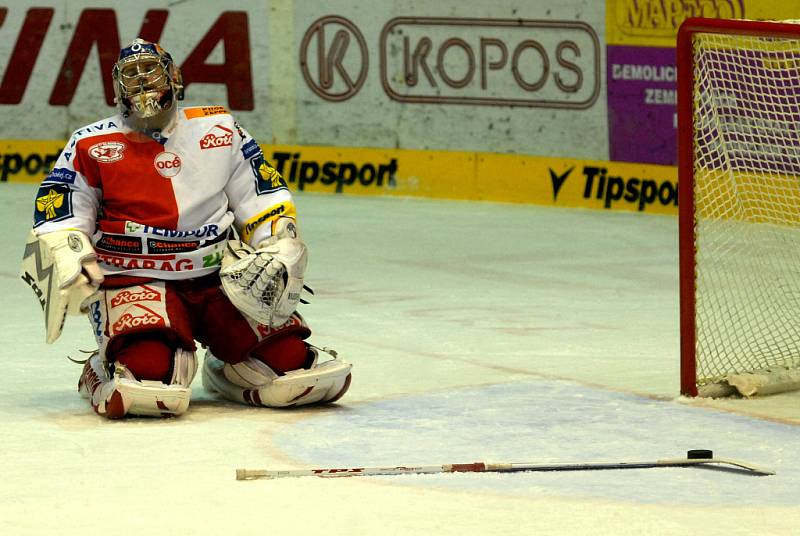 Gólman Slavie Adam Svoboda inkasoval v Litvínově čtyřikrát.