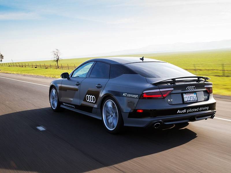 Autonomní Audi A7 samo ujelo téměř 900 kilometrů v provozu.