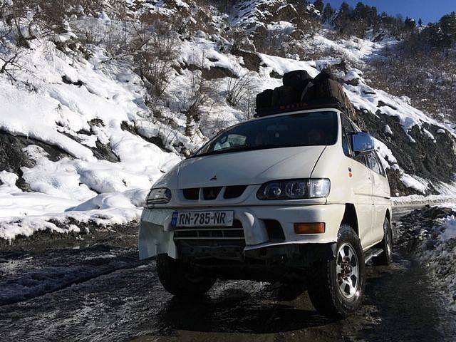 Delica je jednoduše boží auto. Škoda, že u nás v Evropě jde o téměř nesehnatelné auto. A když se vám povede nějaký kousek najít, majitel ho rozhodně levně nedá. Jedno z nejlepších aut, se kterým jsem se kdy setkal.