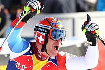 Švýcarský lyžař Didier Cuche obhájil loňské vítězství v nejslavnějším sjezdu světa v Kitzbühelu. 