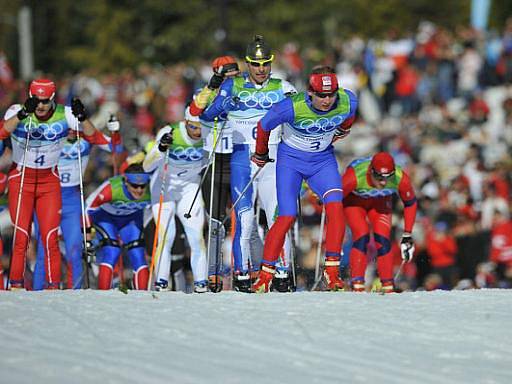 Lukáš Bauer (3) po startu olympijského skiatlonu.