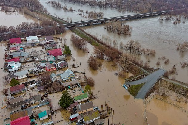 Situace v zaplaveném ruském Orsku je kritická, uvedly ruské úřady