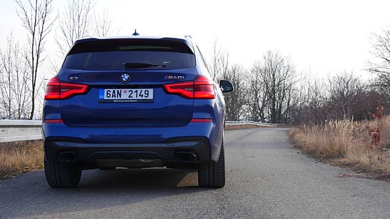 BMW X3 M40i.