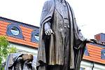 Pomník amerického prezidenta Woodrowa Wilsona byl slavnostně odhalen 5. října ve Vrchlického sadech v Praze.