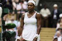 Serena Williamsová letos ve Wimbledonu kosit soupeřky nebude. 