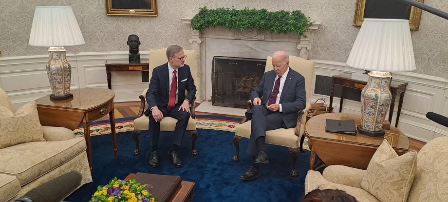 Premiér Petr Fiala se v Bílém Domě sešel s americkým prezidentem Joe Bidenem. A reportér Deníku Luboš Palata byl u toho.
