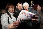 Akce Deníku Česko zpívá koledy je důkazem, že lidé mají vánoční písně stále rádi. Zpěváci se letos sešli i Litoměřicích