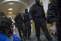 Hlavní podezřelý z vraždy ruského opozičního předáka Borise Němcova Zaur Dadajev byl k přiznání zřejmě donucen mučením.