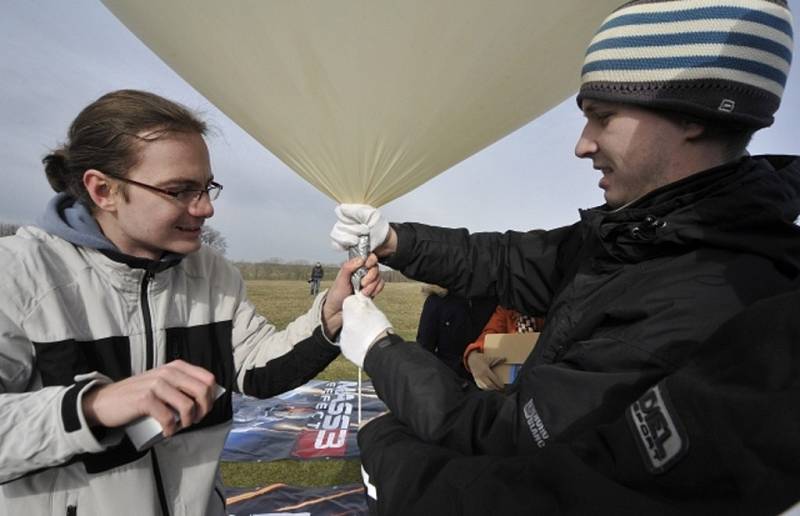 Amatérskou sondu Normandy SR2 v neděli 4. března ráno vypustili její konstruktéři v geometrickém středu republiky u obce Číhošť na Havlíčkobrodsku. Po poledni vrátila na zem.