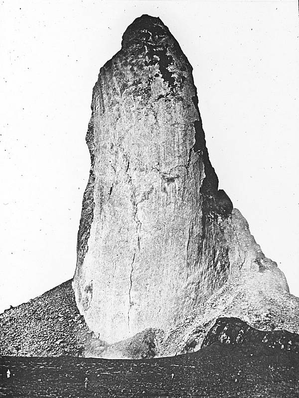 Lávový hřbet Mont Pelée, vyfocený francouzským vulkanologem Antoinem Lacroixem
