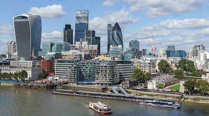 Rozmanitost a skvělá gastronomie - to jsou přednosti, které vystřelily Londýn mezi top destinace roku 2022, seznam připravil portál TripAdvisor. Na snímku nejmodernější část Londýna, sídlo významných bankovních institucí.