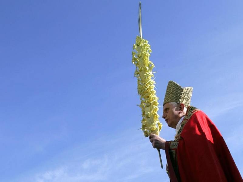 Chválou na adresu Australanů nešetřila hlava římskokatolické církve Benedikt XVI. první den oficiálního programu během své návštěvy Austrálie. Ta se stala teprve devátou zemí na světě, kterou jednaosmdesátiletý papež navštívil. 