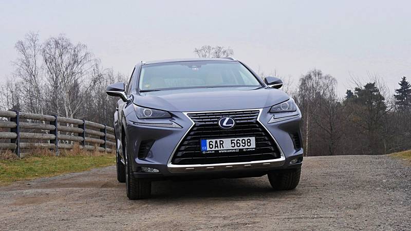 Lexus NX 300h.