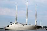 Sailing Yacht A je největší plachetnicí světa. Ještě donedávna patřila ruskému oligarchovi Andreji Melničenkovi, blízkému příteli Vladimira Putina.