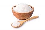Sůl potřebujeme pro správnou funkci svalů, nervů i střev. Když jí ale jíme moc, může nám způsobit zdravotní komplikace.