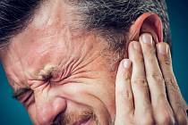 Tinnitus je velmi nepříjemný symptom, který se projevuje pištěním, bzučením a mnoha dalšími intenzivními zvuky v uších bez vnějšího zdroje.