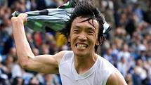 Šunsuke Nakamura slaví svůj gól proti Kilmarnocku, kterým pro Celtic zařídil výhru, znamenající zisk mistrovského titulu.