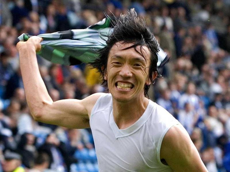 Šunsuke Nakamura slaví svůj gól proti Kilmarnocku, kterým pro Celtic zařídil výhru, znamenající zisk mistrovského titulu.