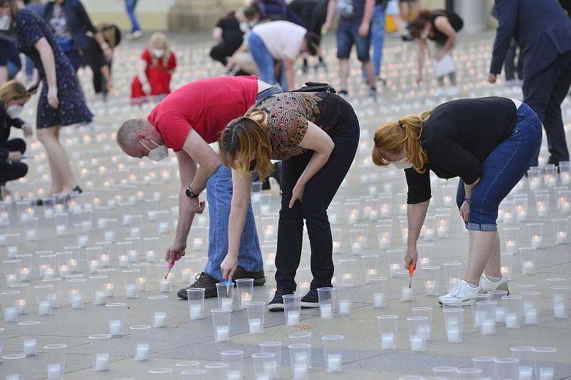 Zapálení svíček za oběti covidu na Pražském hradě