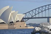  Australská policie dne s evakuovala všechny osoby z budovy Opery v Sydney a v pobřežní čtvrti Manly. 