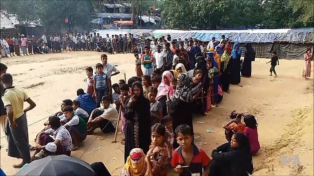Rohingové v jednom z uprchlických táborů v Bangladéši. Snímek z roku 2017